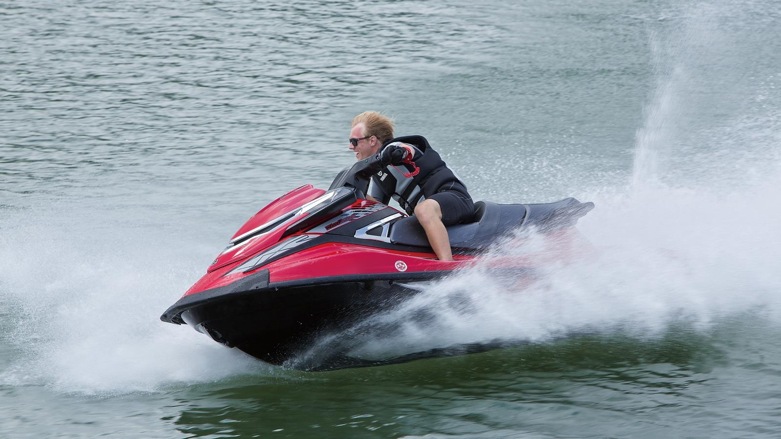 Technologie vodních skútrů, které důvěřuje celý svět Současný model WaveRunner si vysloužil renomé světové špičky díky své spolehlivosti a univerzálnosti během mnoha let na trhu.