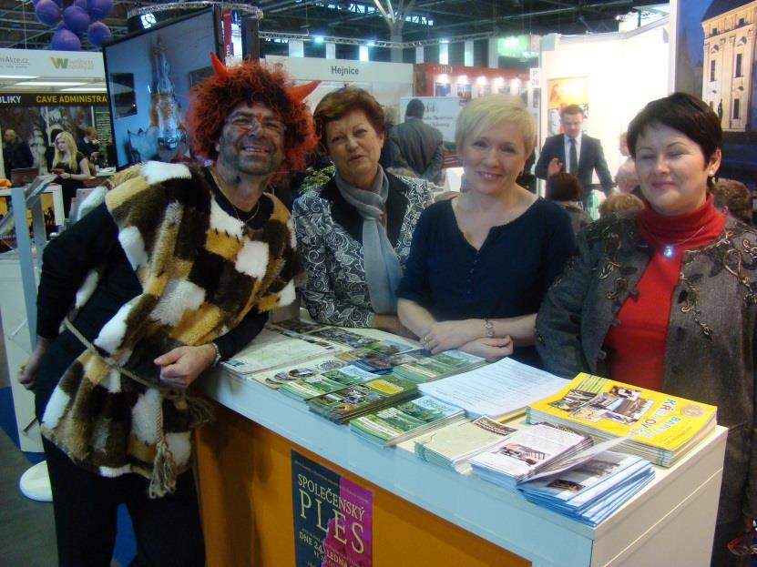 PUBLIKAČNÍ ČINNOST Městská knihovna a infocentrum vydává každoročně informační letáky, brožury a pohlednice ze Ždánic a Ždánického