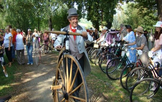 MĚSTO ŽDÁNICE (jedno z nejmenších měst Jihomoravského kraje) má 2506 obyvatel a nachází se na jižních svazích Ždánického lesa CO STOJÍ ZA NÁVŠTĚVU VE ŽDÁNICÍCH?