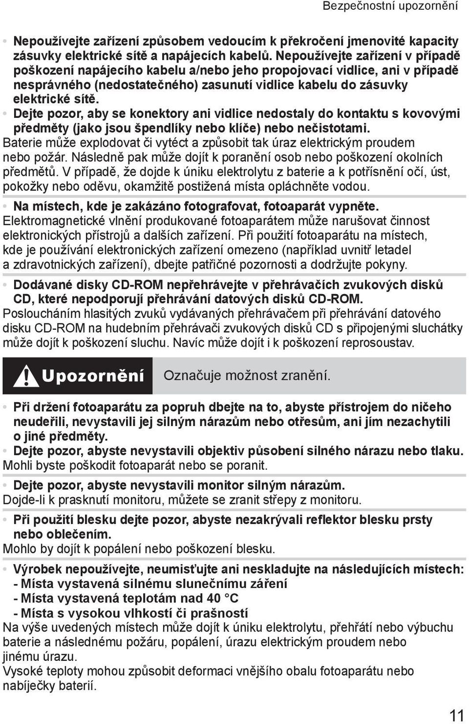 Dejte pozor, aby se konektory ani vidlice nedostaly do kontaktu s kovovými předměty (jako jsou špendlíky nebo klíče) nebo nečistotami.