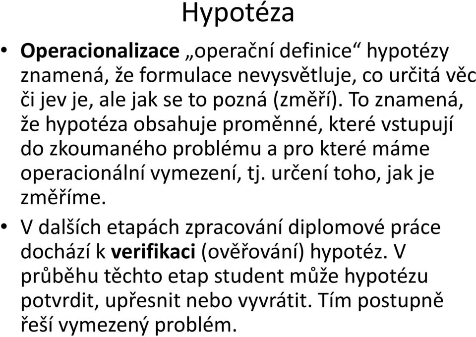 To znamená, že hypotéza obsahuje proměnné, které vstupují do zkoumaného problému a pro které máme operacionální vymezení, tj.