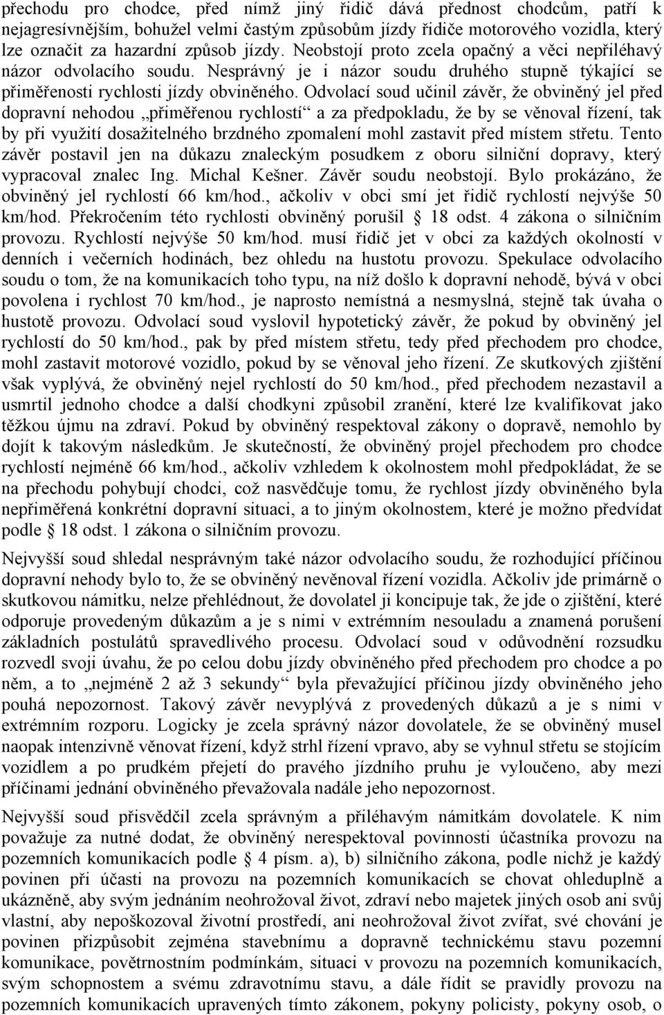 Odvolací soud učinil závěr, že obviněný jel před dopravní nehodou přiměřenou rychlostí a za předpokladu, že by se věnoval řízení, tak by při využití dosažitelného brzdného zpomalení mohl zastavit
