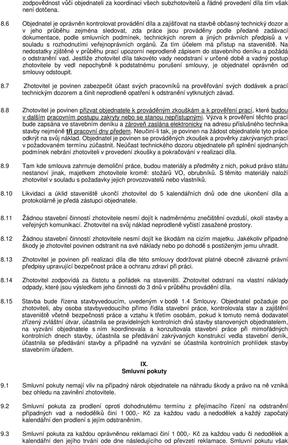 podle smluvních podmínek, technických norem a jiných právních předpisů a v souladu s rozhodnutími veřejnoprávních orgánů. Za tím účelem má přístup na staveniště.