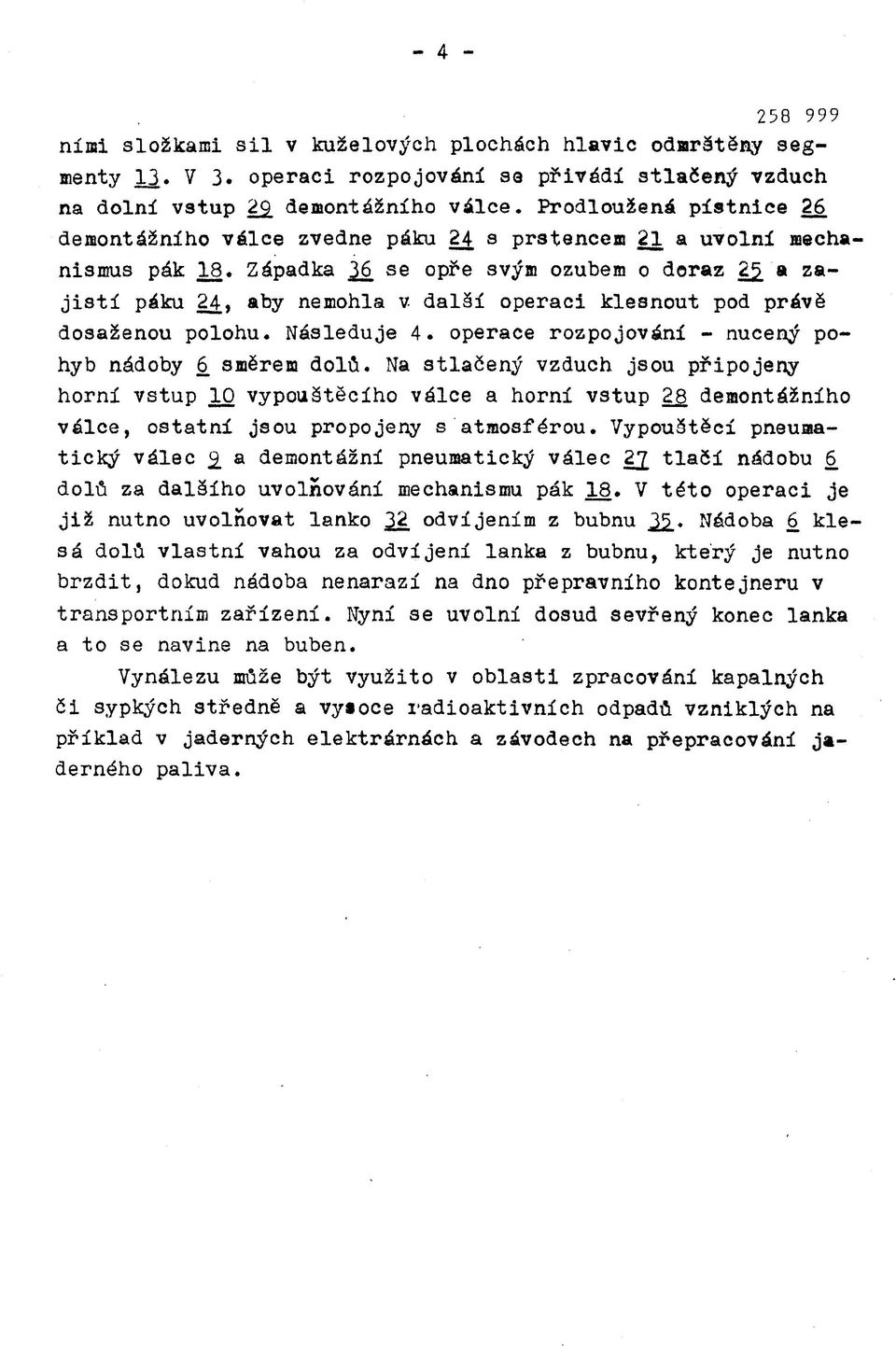 se opře svým ozubem o doraz; 2 a zajistí páku 24, aby nemohla v další operaci klesnout pod právě dosaženou polohu. Následuje 4. operace rozpojování - nucený pohyb nádoby 6 směrem dolů.