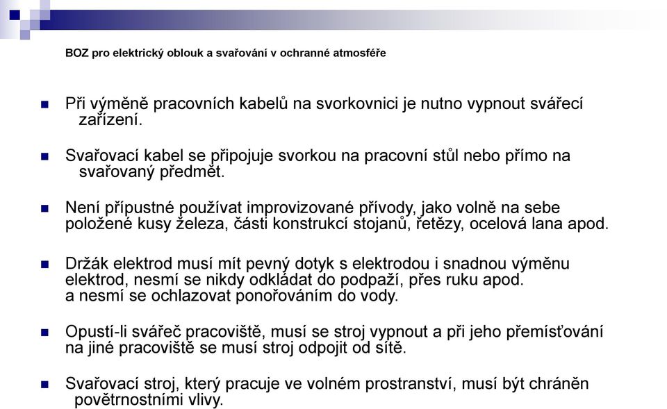 Není přípustné používat improvizované přívody, jako volně na sebe položené kusy železa, části konstrukcí stojanů, řetězy, ocelová lana apod.