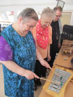 Nabídka Aktuální nabídka pro zájemce Muzikoterapie pro děti a dospělé s handicapem Muzikoterapeutické programy pro veřejnost (preventivní programy, podpora psychohygieny, atd.