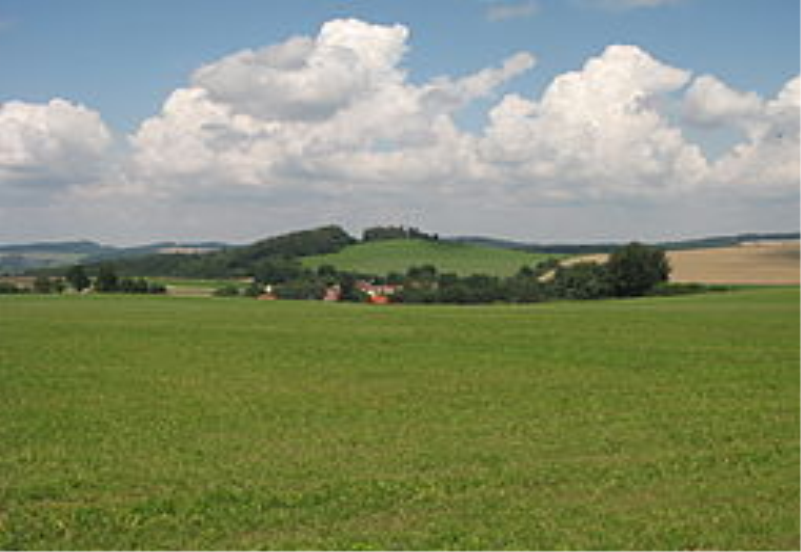 Život na vesnici/ve městě Život a bydlení ve velkých městech stojí několikanásobně více, než v menších městech, či dokonce na vesnicích.