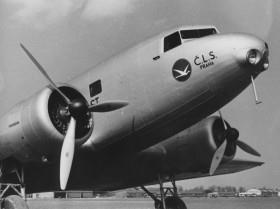 8. PŘÍLOHY Příloha č. 1: Letadlo DC2 (vlevo) a DC3 (vpravo) Zdroj: Planes.