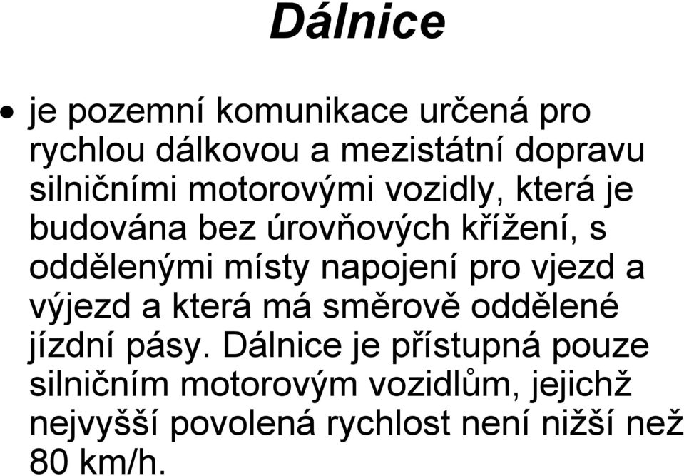 místy napojení pro vjezd a výjezd a která má směrově oddělené jízdní pásy.