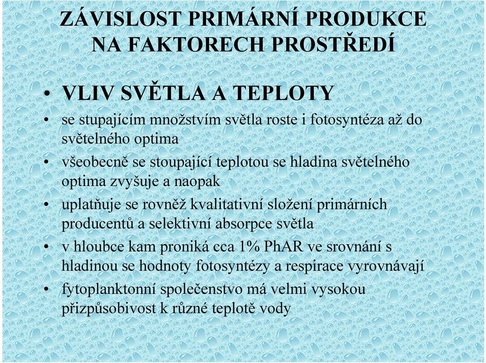 kvalitativní složení primárních producentů a selektivní absorpce světla v hloubce kam proniká cca 1% PhAR ve srovnání s