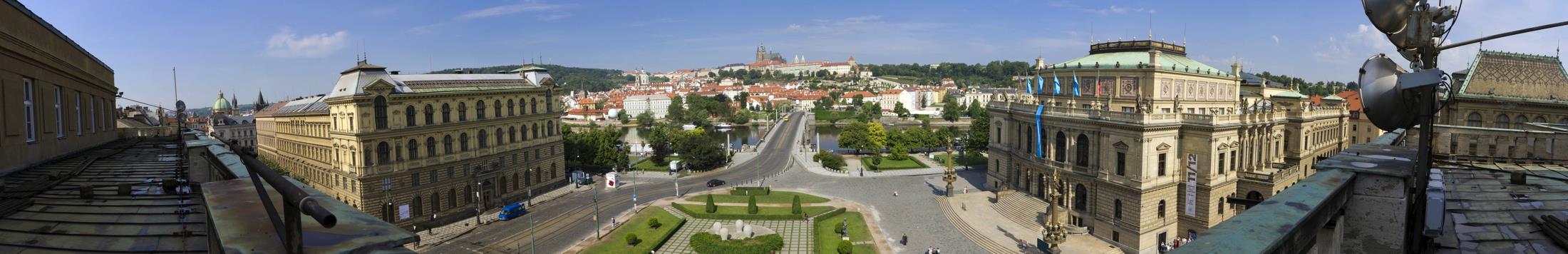 Administrativní poplatek: 510 Kč za jednu přihlášku 255 Kč za jednu přihlášku pro studijní obory povinně dvouoborové (nutné podat nejméně dvě přihlášky).