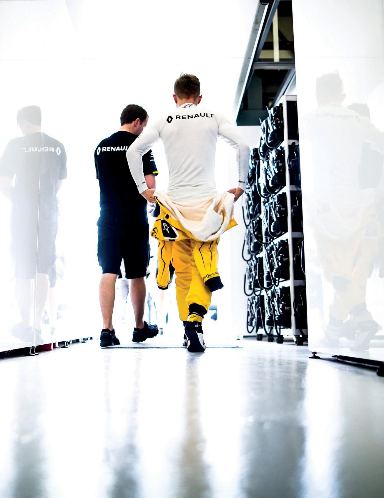 OBJAVTE FARBY Formula 1 je jeden z najpopulárnejších športov na svete. Akonáhle Renault vojde do závodu, srdcia fanúšikov bijú čoraz rýchlejšie.