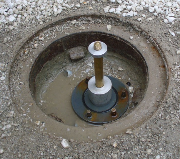 VZTAŽNÁ SÍŤ A POSTUP MĚŘENÍ Geotechnické vrty jsou hloubkové vrty vystrojené pro geotechnická měření, kterými se jednak určují prostřednictvím inklinometru změny polohy měřických značek, umístěných v