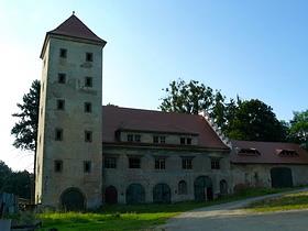Zámek Horní Libchava Na Zámku Horní Libchava u České Lípy si můžete prohlédnout především stálou výstavu fotografií "Svět očima