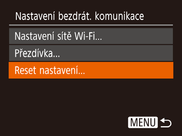 Opětovné nastavení sítě Wi-Fi na výchozí hodnoty Pokud fotoaparát předáváte jiné osobě nebo jej chcete zlikvidovat, vraťte nastavení sítě Wi-Fi na výchozí hodnoty.