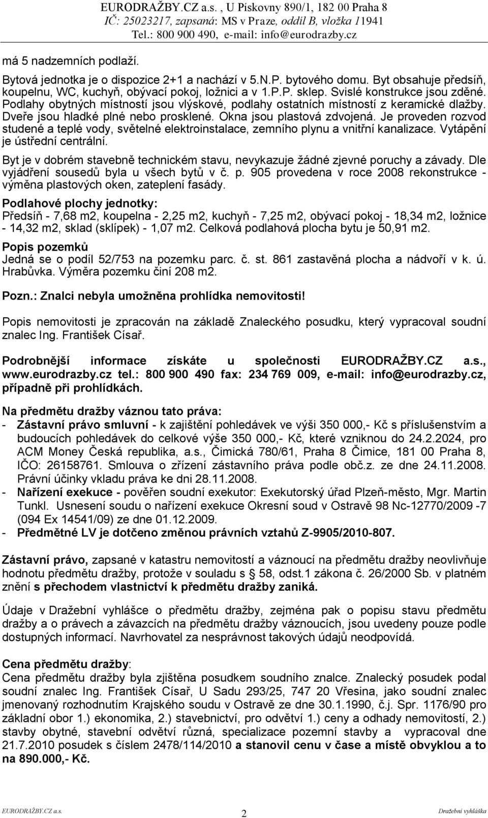 Podlahy obytných místností jsou vlýskové, podlahy ostatních místností z keramické dlažby. Dveře jsou hladké plné nebo prosklené. Okna jsou plastová zdvojená.