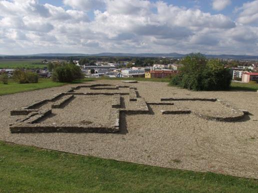 Přednáškové centrum s archeologickým oddělením Památník Velké Moravy (stav po rekonstrukci) Soubor památek lidového stavitelství