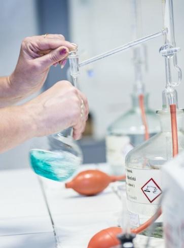 ČLENSTVÍ A SPOLUPRÁCE Výbor pro epoxidové pryskyřice a statistiku Fórum pro