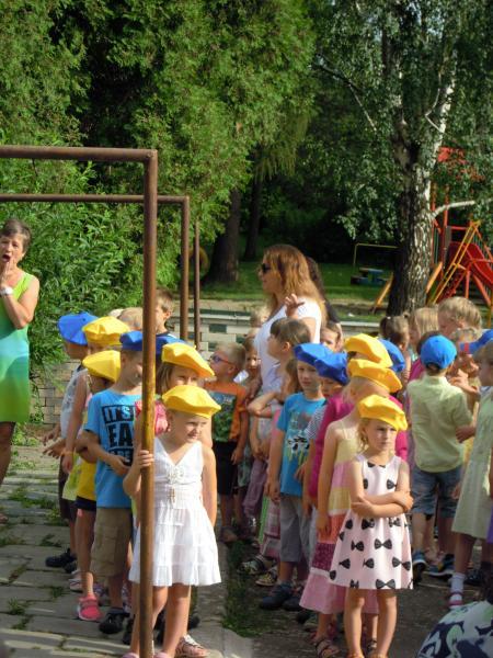 Rozloučení a pasování předškoláků MŠ Sluníčko. Poslední týden před začátkem letních prázdnin se děti z MŠ rozloučily s končícím se školním rokem v cukrárně u zmrzlinových pohárů.