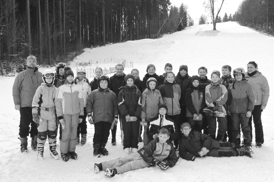 Lyžařský výcvik šesté třídy Zima (nebo spíš nezima) se letos tak úplně nepovedla. Žádný sníh a už jsme měli strach, zda náš lyžák vůbec bude.