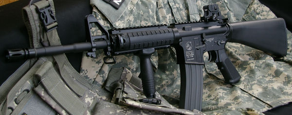 Cybergun G&G Colt M4A1 Tactical (v označení G&G je zbraň vedena jako TR16 R4) je puška M16 s krátkou hlavní. Je to tedy karabina, byť s celkovou délkou zbraně 88 cm by se o tom dalo mírně polemizovat.