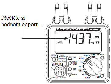 4. Připojte testovací vodiče k objektu, který chcete měřit. Příklad: Terminál kabelu motoru hybridního vozidla. 5. Přečtěte si na LCD hodnotu odporu. Nepřetržité měření je limitováno na 3 minuty.
