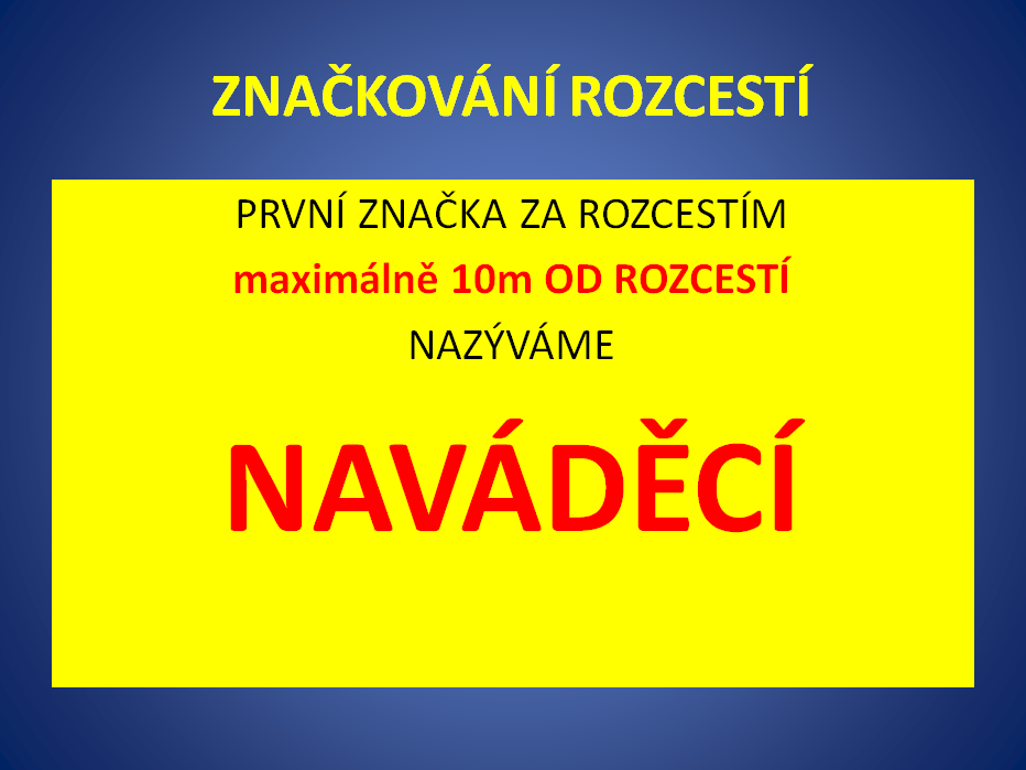 První značka pro příslušný směr pochodu se umísťuje zásadně až za rozcestím tak, aby zněj byla dobře viditelná ajednoznačně naváděla do dalšího směru trasy. Nazýváme ji proto značkou naváděcí.