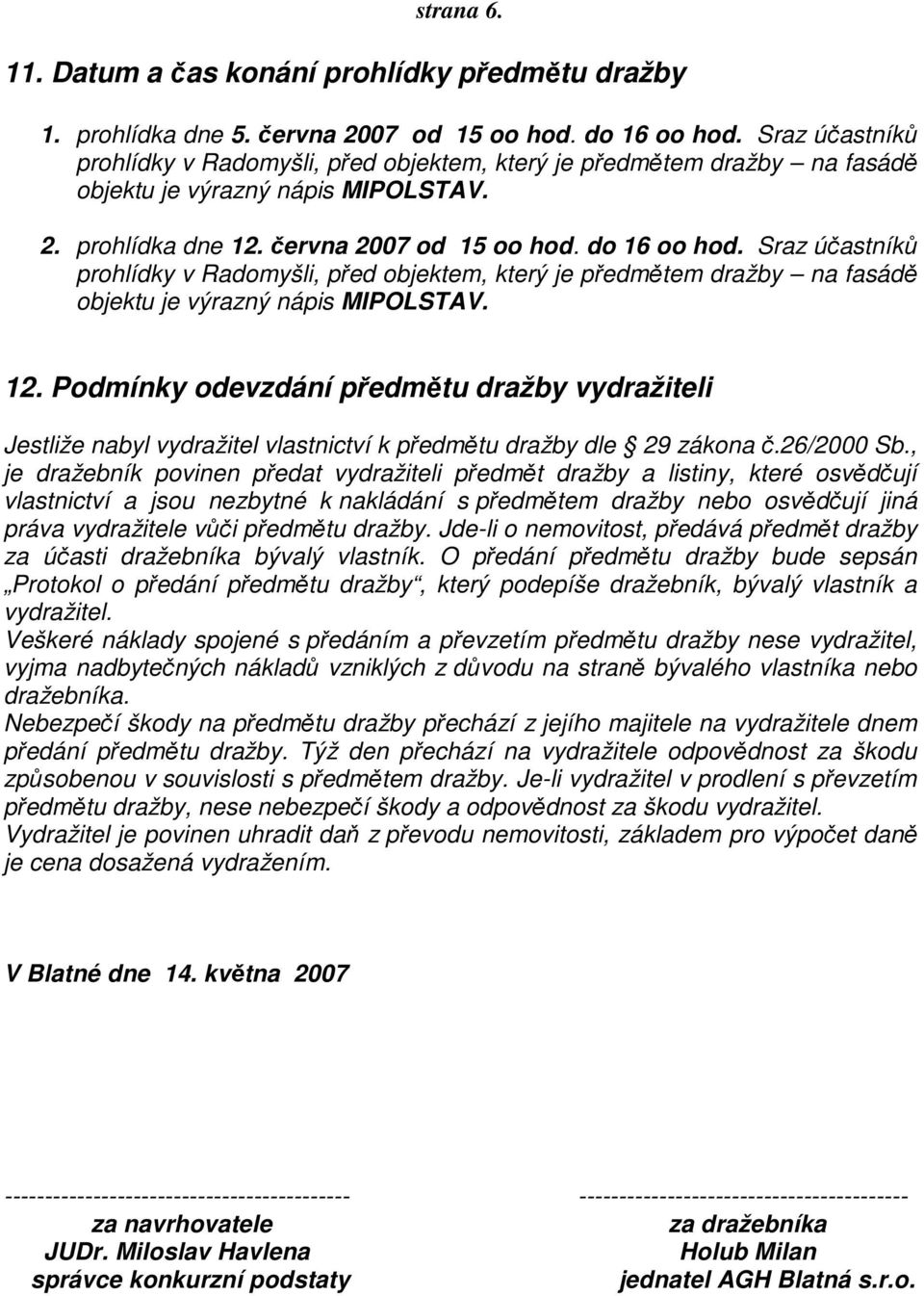 Sraz účastníků prohlídky v Radomyšli, před objektem, který je předmětem dražby na fasádě objektu je výrazný nápis MIPOLSTAV. 12.