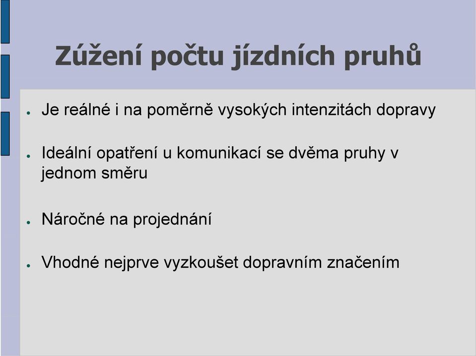 komunikací se dvěma pruhy v jednom směru Náročné na