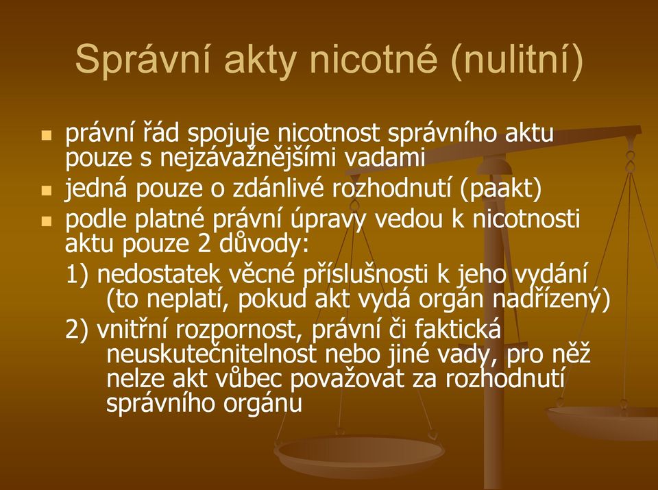 nedostatek věcné příslušnosti k jeho vydání (to neplatí, pokud akt vydá orgán nadřízený) 2) vnitřní rozpornost,