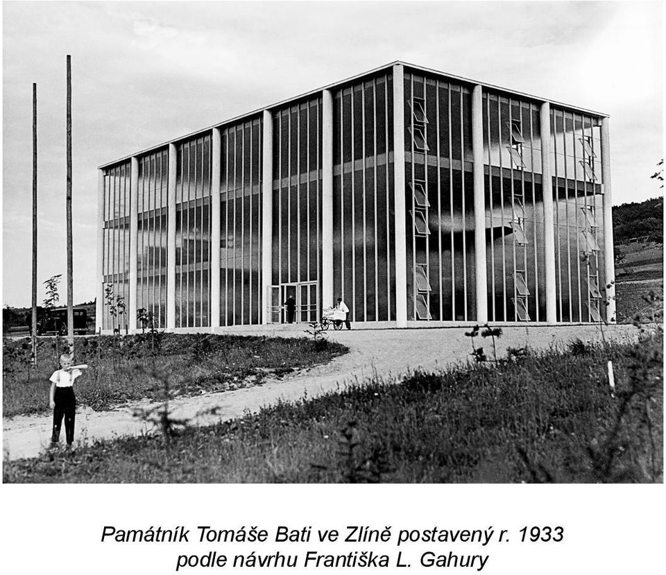 postavený r.