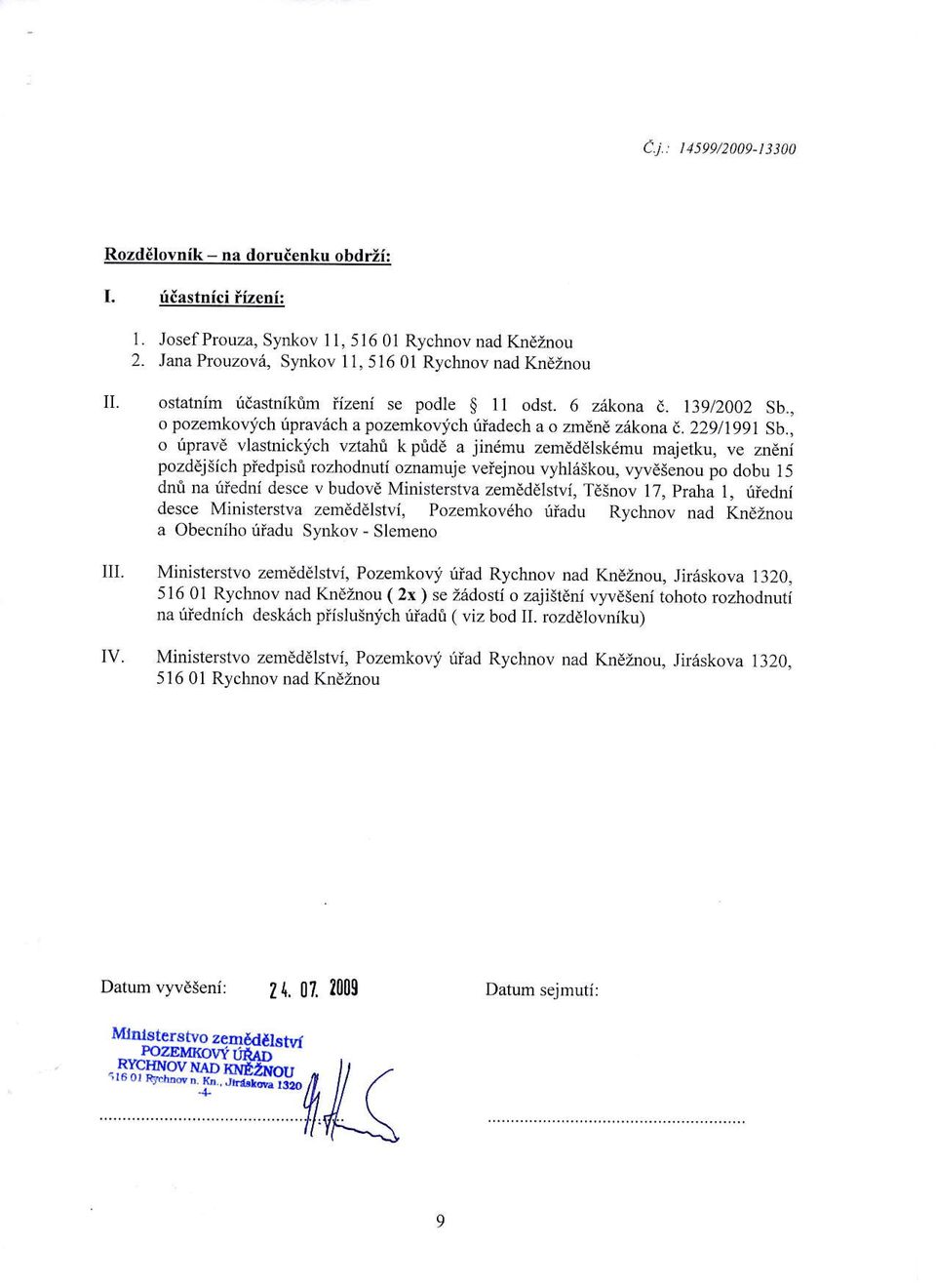 , o fpmvd vlastnickich vztahri k pridd a jindmu zemeddlskdmu majetku, ve zneni pozdejsich piedpisri rozhodnuti oznamuje veiejnou vyhl6ikou, vyvesenou po dobu l5 dnri na iiedni desce v budove