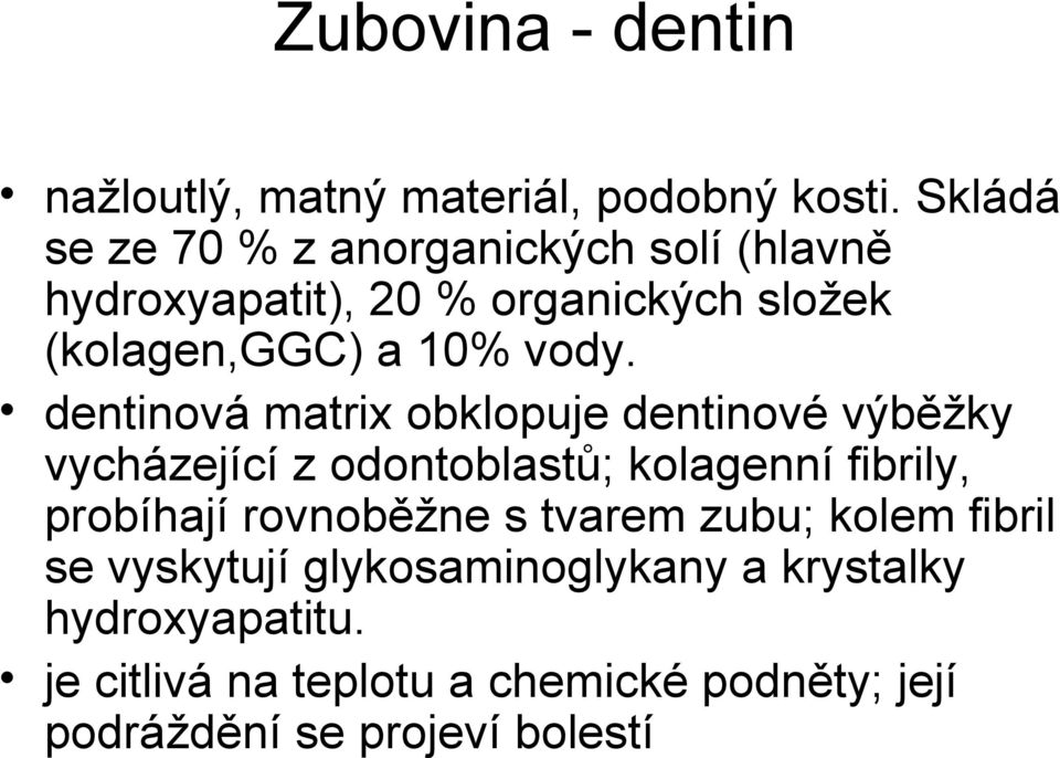 dentinová matrix obklopuje dentinové výběžky vycházející z odontoblastů; kolagenní fibrily, probíhají rovnoběžne