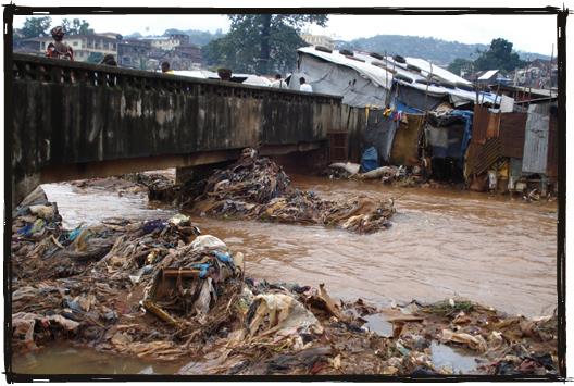 nahromadění lidí ve městech urbanizace vysoká nemocnost (cholera)