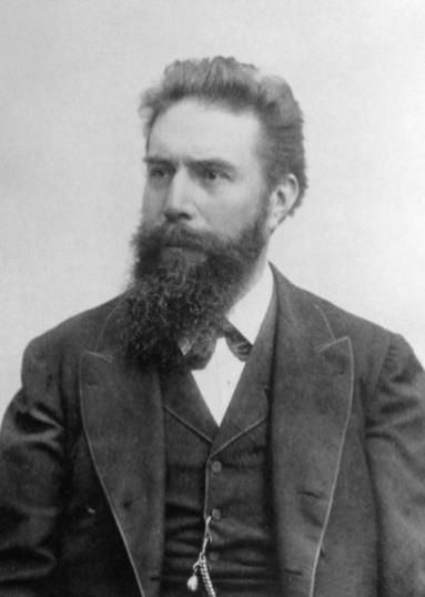 listopadu 1895 německý fyzik a univerzitní profesor Wilhelm Conrad Röntgen viz Obr. 20. Tento vědec informoval svět krátce po jejich objevu ve vědecké zprávě vydané 28. prosince téhož roku.