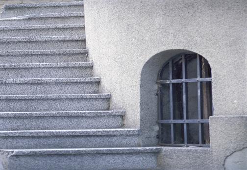 COMMUNITY STEPS / SCHODY STAIRS/
