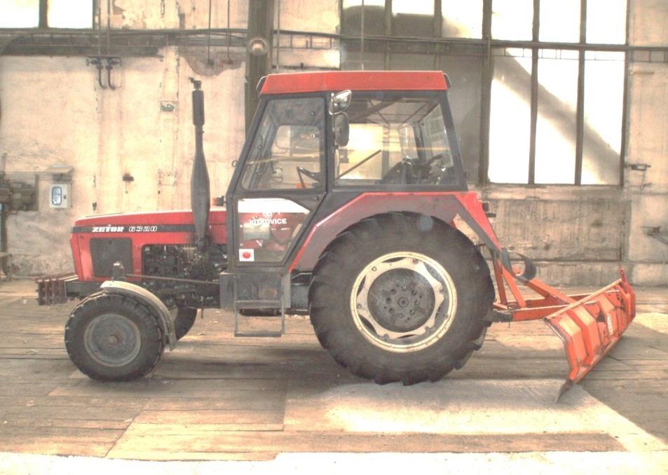 traktor kolový, zemědělský rok první registrace 1995 motohodyny 9 376,59 mth objem motoru 3 922 ccm nafta 50 kw platnost STK 11/2017 červená základní