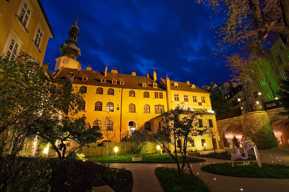 Bratislavský hrad. Staré mesto. Najstaršie časti mesta sú hrad a Staré mesto.