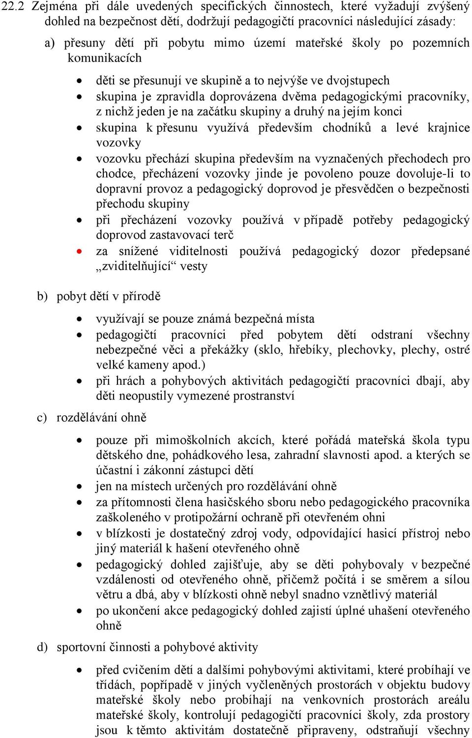 a druhý na jejím konci skupina k přesunu využívá především chodníků a levé krajnice vozovky vozovku přechází skupina především na vyznačených přechodech pro chodce, přecházení vozovky jinde je