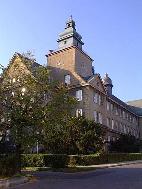 ŠKOLY ZA ROK 2009/2010 Naše škola vlastní Osvědčení o systému zajišťování kvality v