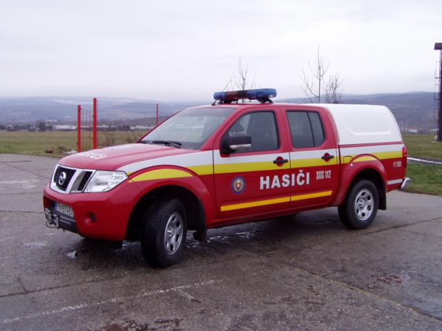 Parametre vybraných hasičských automobilov zakúpených v rokoch 2009-2012 Nákladný automobil Nissan Navara D40/D/D01 Nákladný automobil je určený na prepravu výstroja, výzbroje alebo hasiacich látok a