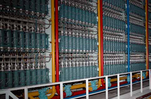 Reportáž Bajkalské centrifugy Nejmodernější technologie v Angarském elektrolytickém chemickém kombinátu působí jako pozdrav ze vzdálené budoucnosti.