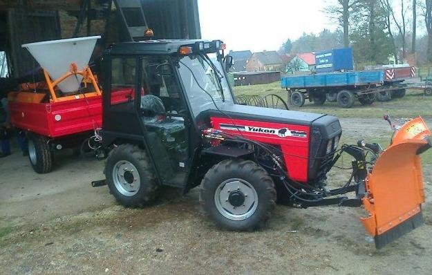 Nový stroj technických služeb města Technické služby města Skalná 15.11.2016 ve firmě AGROWEST Kynšperk nad Ohří převzaly nový stroj do svého vozového parku.