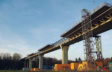 FOTO Z PRŮBĚHU VÝSTAVBY most přes Olši v km 1,528 stavby údolní estakáda v km 4,367 4,799, montáž ocelové kontrukce most přes Černý potok v km 3,720 most přes