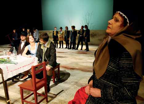 Rozhovor POSLEDNÍ PREMIÉRA POSLEDNÍ PREMIÉRA Gabriela Preissová (1862 1946) JEJÍ PASTORKYNĚ Vášnivé drama z moravského venkova Režie: Dramaturgie: Scéna: Kostýmy: Hudba: Pohybová spolupráce: Martin