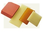 2 ELASTOMERY [4,5,6,7,8,9,14] Jako pružná média ve tváření se používají pryž a polyuretan. Pryž se používá do tlaků 45 MPa, kdežto polyuretan běžně do 200 MPa (krátkodobě 500 MPa až 1000 MPa).