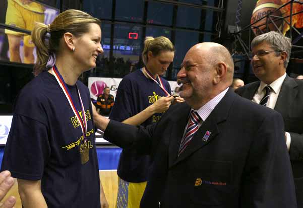 5 témat pro Eva a volné téma Dokážete říci, jaký je zatím vás nejemocionálnější zážitek spojený s basketbalem?
