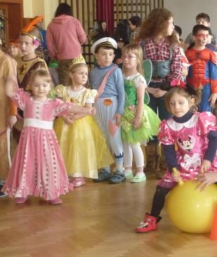 Rozdělení Tříkrálové sbírky 2015 65% připadá na činnost Charity Odry, a to na denní stacionář pro seniory, na podporu péče o seniory a handicapované osoby, na automobil pro půjčovnu kompenzačních