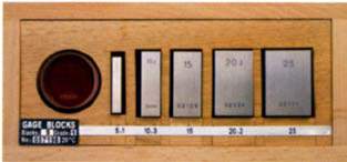 Koncové měrky pro kalibraci třmenových mikrometrů Použití: na kalibraci, kontrolu a seřizování třmenových mikrometrů Koncové měrky HITEC 53515 5166 Přesnost dle DIN 861/1 Obj.