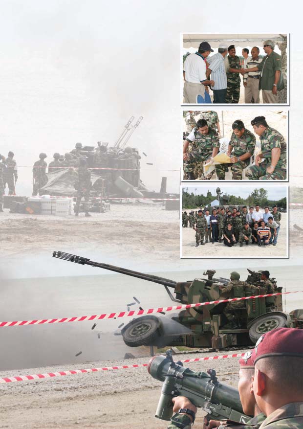MK GAPU pamer keupayaan PU Latihan BIL 151/OGOS 2006 Oleh: SSjn Aziz Deroah KOTA TINGGI: Selaras peranan dan tugas Markas Grup Artileri Pertahanan Udara (MK GAPU) yang berperanan memerintah unit-unit